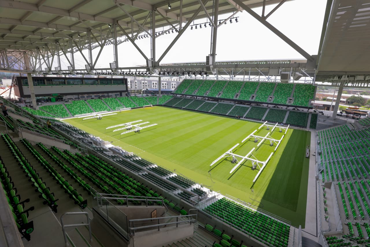 Es un estadio que alberga hasta 20.500 aficionados y que tiene un costo final estimado en 240 millones de dólares.
<br>