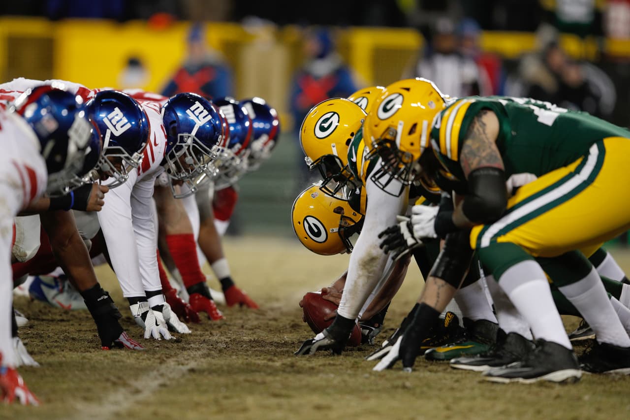 Green Bay Packers and New York Giants players line up at the line of scrimmage prior to the snap of the football during the NFC wild card NFL football game between the New York Giants against the Green Bay Packers, Sunday, Jan 8, 2017, in Green Bay, Wis. The Packers won 38-13. (Scott Boehm via AP)