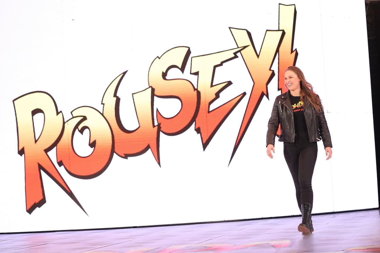 La excampeona de UFC Ronda Rousey encabeza el cartel, siendo la figura predominante dentro de las mujeres de WWE desde su debut el año pasado.