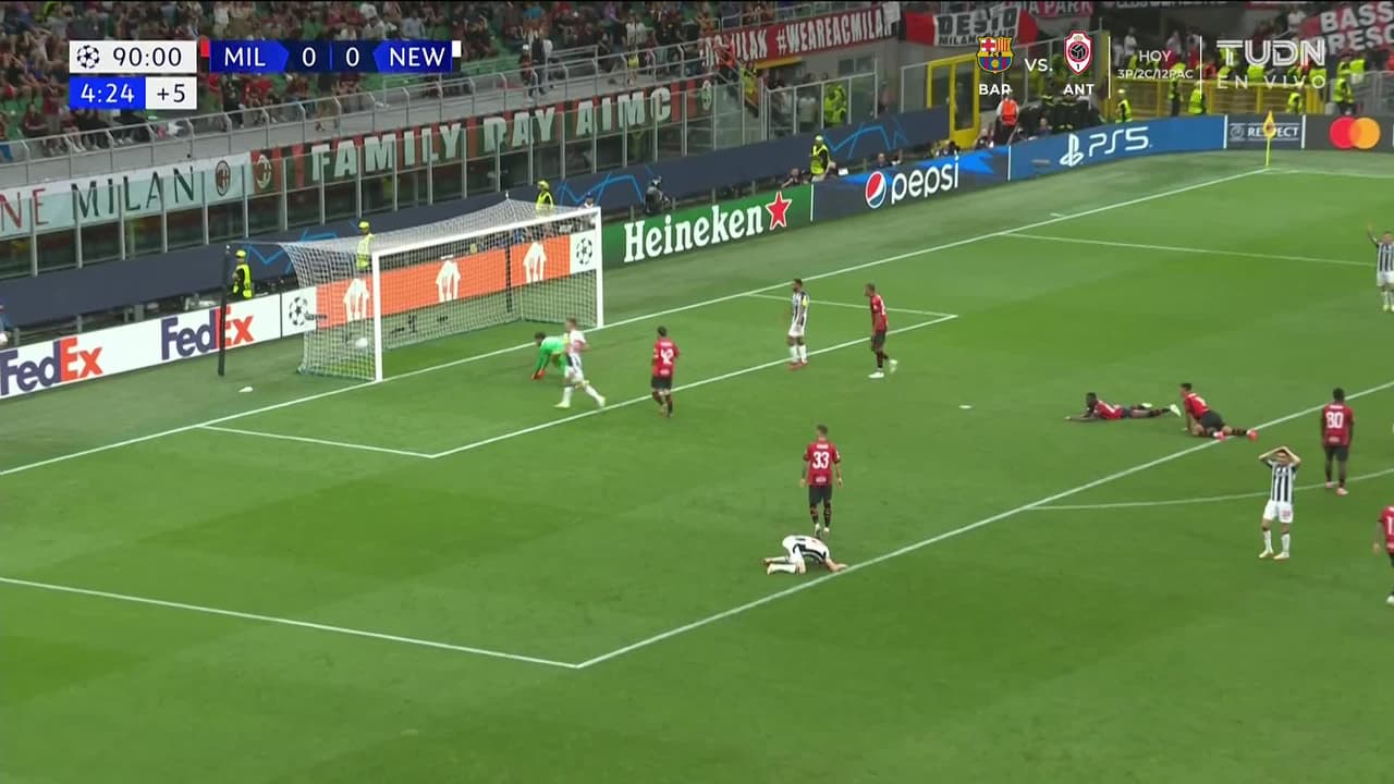 ¡TIRO ATAJADO! disparo por Sean Longstaff.