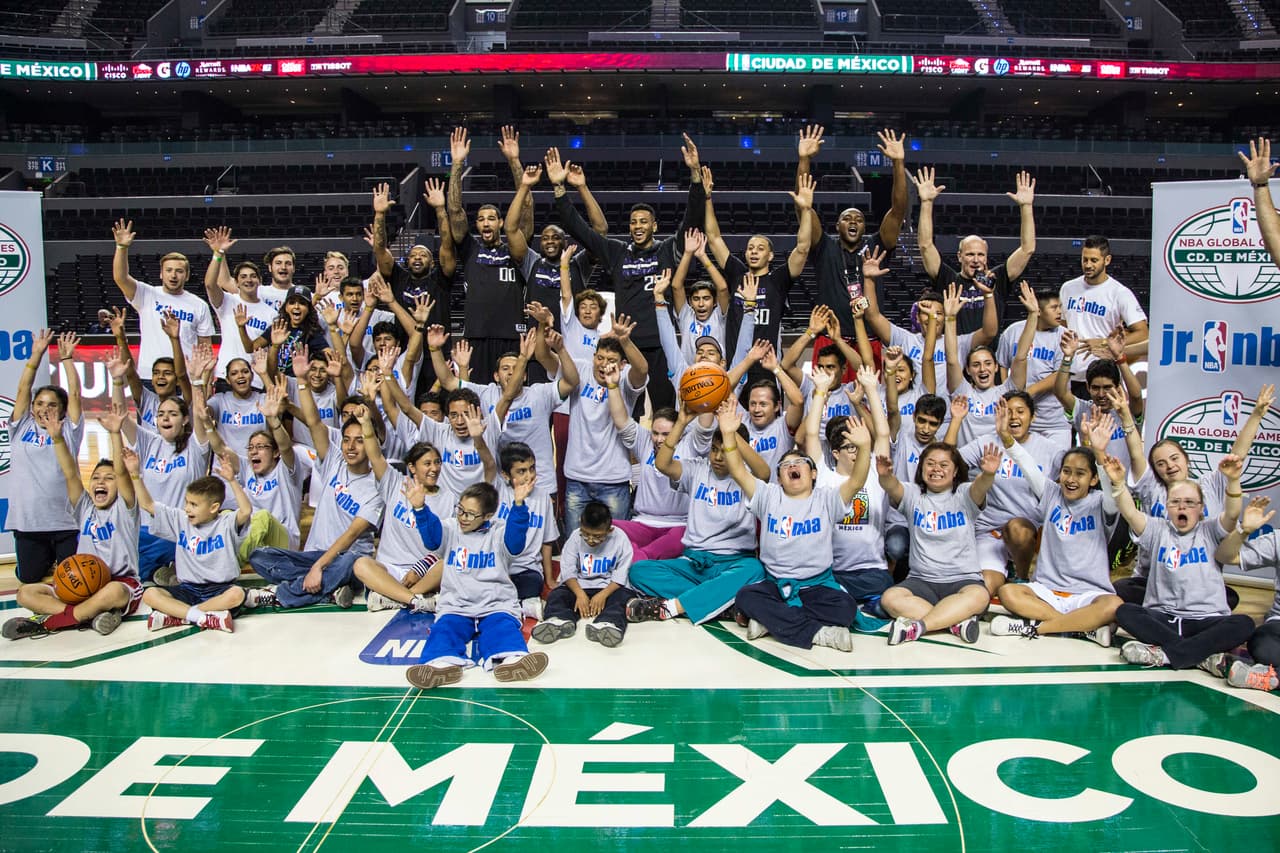 El 12 de marzo de 2015, los Boston Celtics vencieron 114-97 a Sacramento Kings, pero en su visita también se ganaron los corazones de los fanáticos al compartir con ellos.