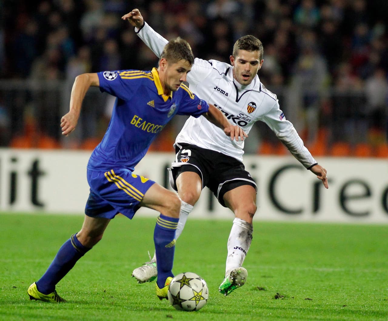 Como el Real Madrid no tenía espacio para Gago en sus filas, en julio de 2012, el futbolista argentino fichó para el Valencia por cuatro años.
<br>