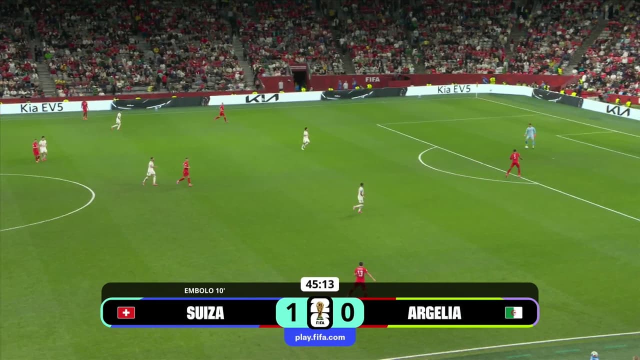 ¡GOL!  anota para Suiza. Dan Ndoye