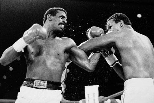 Spinks era un semicompleto, en su última pelea pesó 175 libras, para el choque contra Holmes dio 199 libras. Su rival, Larry, paró la fiel de la báscula en 221 libras. El encuentro lo ganó Spinks por decisión unánime después de 15 episodios. (Texto: Geovany Guerrero)