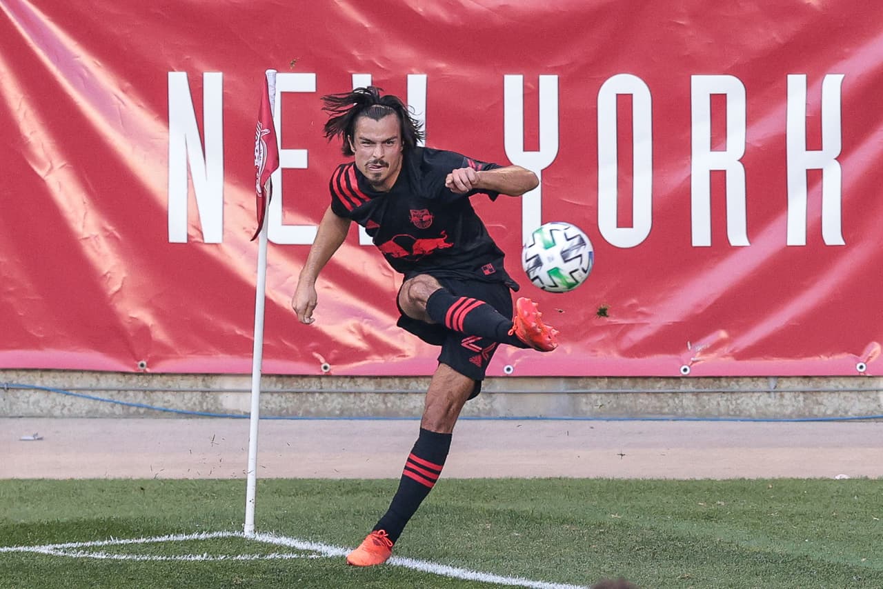 La camisa negra y roja recupera puntos históricos de las camisetas originales de cuando el equipo se llamaba 'MetroStars'.