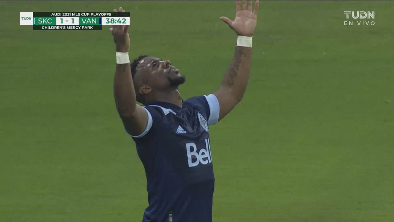 ¡Aprovecha el regalito! Mano de Martins y Dájome empata 1-1 de penalti