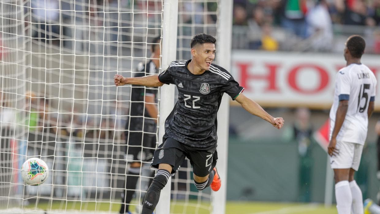 Menos de 45 minutos tardó Uriel Antuna en romper dos récords con el Tri