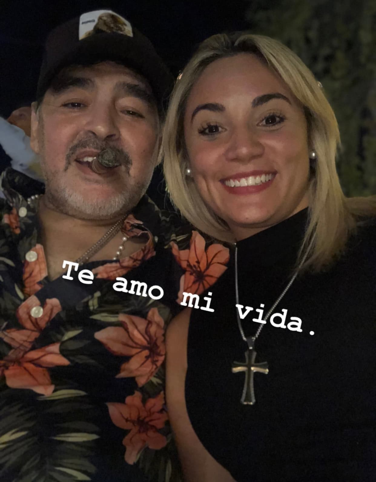El propio Diego subió esta foto a sus redes sociales con Rocío. El amor se le da al argentino.