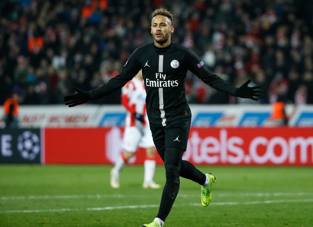El futuro de Neymar
<b> </b>Jr, de 27 años de edad, aún dará bastante de qué hablar este verano. El crack brasileño quiere salir desde hace tiempo del Paris Saint-Germain. También hace muchos meses que hizo guiños para volver al FC Barcelona, una vez convencido de que fugarse en 2017 rumbo a la capital francesa fue el mayor error de su carrera. Pero el Barça no es el único club que ha recibido cantos de sirena del entorno de la estrella brasileña para sondear si estaría dispuesto a ficharlo para salir de la jaula de oro del PSG. Se analiza un canje con el Real Madrid.