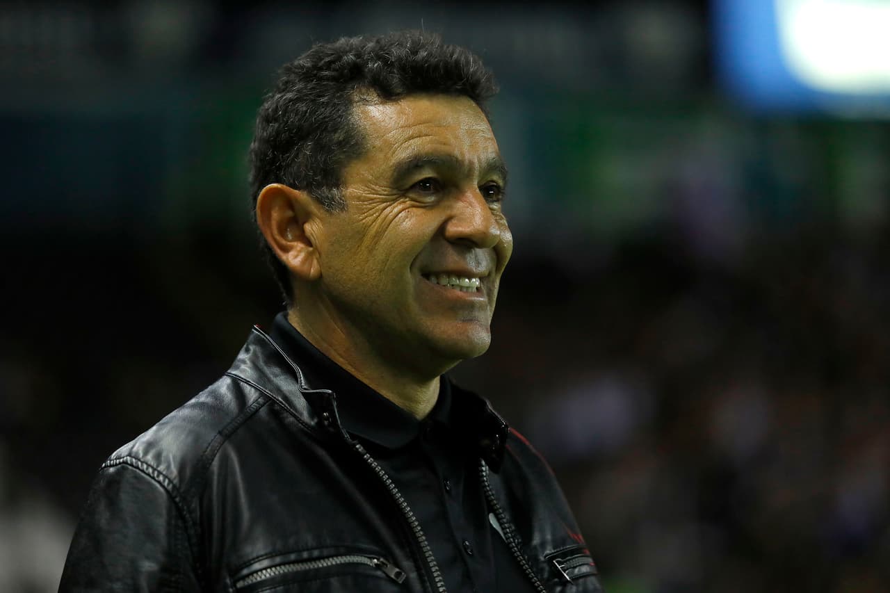 Evidentemente lo que estaba viendo en el terreno de juego de sus muchachos le gustaba a David Patiño, entrenador de los azul y oro.