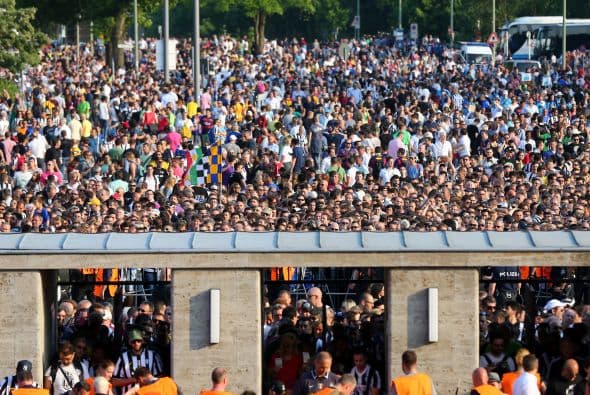 Todo listo en el Olympiastadion donde Juventus y Barcelona se enfrentarán.