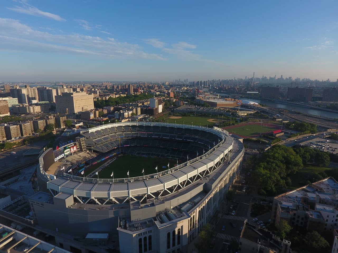 Vista aérea del Yankee Stadium, una institución neoyorkina en el corazón del Bronx.
<br>