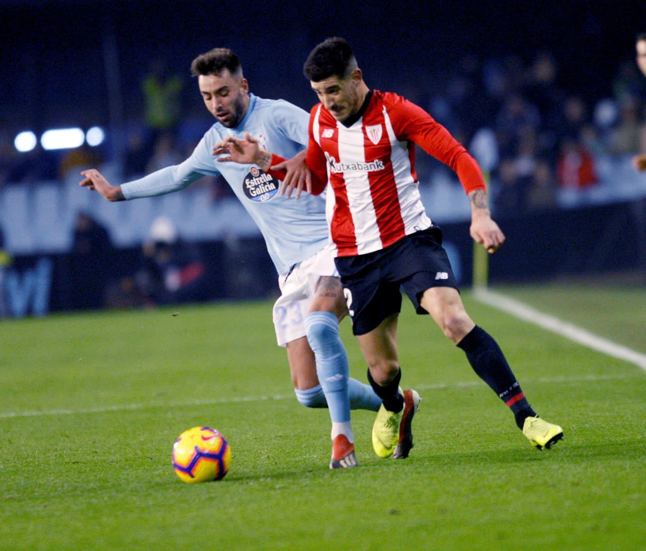 El juego en la segunda mitad no perdió ni ritmo ni intención, y considerando la situación que atravesaban ambos clubes, eso se convertía en un aliciente para jugar a mayores revoluciones.