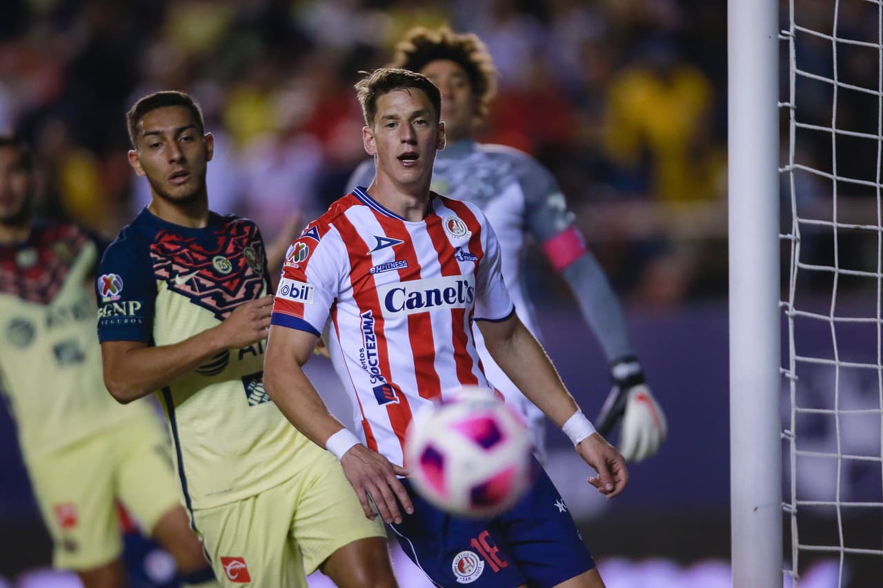 América saca un apretado triunfo en su visita al San Luis; Roger Martínez fue el encargado de hacer el gol de la victoria.