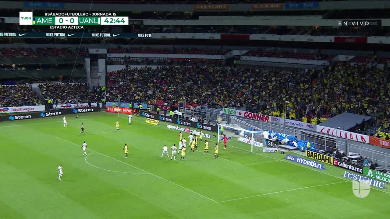 ¡TIRO ATAJADO! disparo por André-Pierre Gignac.