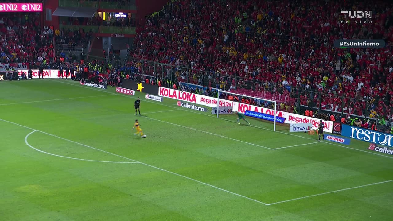 ¡GOL!  anota para Tigres. Javier Aquino