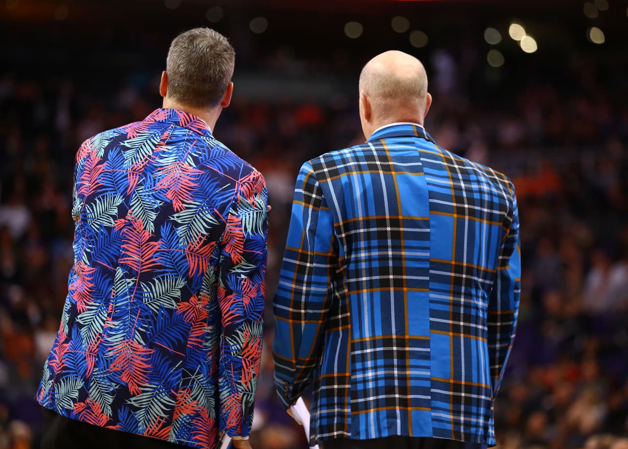 Steve Clifford y su asistente Pat Delany en el juego de Orlando Magic ante los Phoenix Suns.