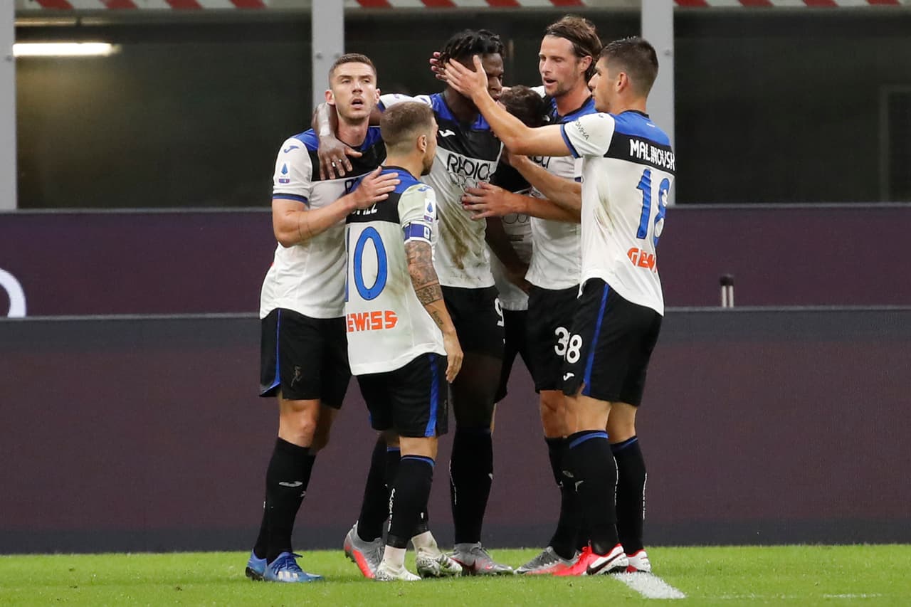 Milan 1-1 Atalanta | Hakan Calhanoglu (14’) abrió el marcador para los locales. Duván Zapata (34’) emparejó los cartones en el Giuseppe Meazza. Atalanta cierra la jornada con 75 unidades y muy probablemente tendrá un lugar en la próxima edición de la UEFA Champions League. Milan llegó a 60 puntos.