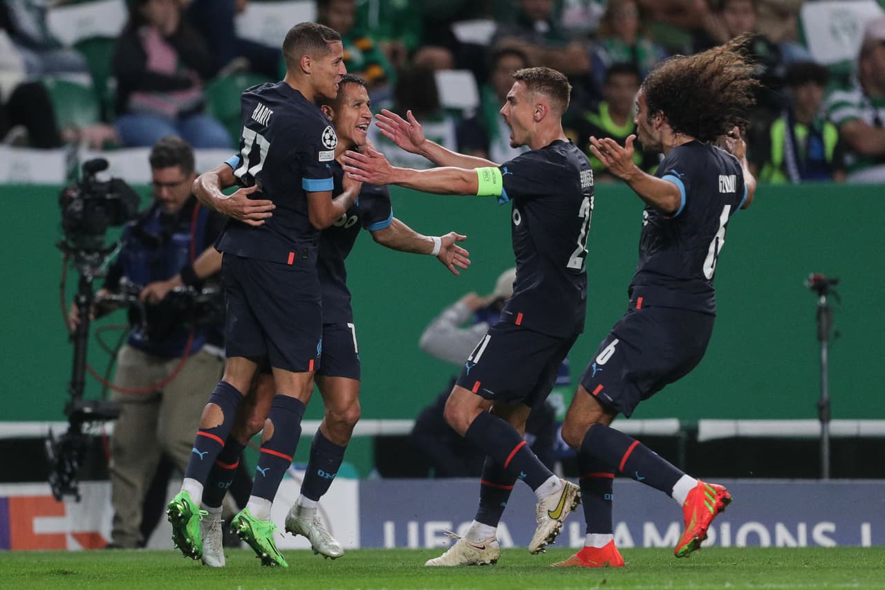 Marseille's Chilean forward Alexis Sanchez (2nd-L) celebrates with teammates after scoring his team's second goal during the UEFA Champions League 1st round, group D, football match between Sporting CP and Olympique de Marseille at the Jose Alvalade stadium in Lisbon on October 12, 2022. (Photo by CARLOS COSTA / AFP) (Photo by CARLOS COSTA/AFP via Getty Images)
