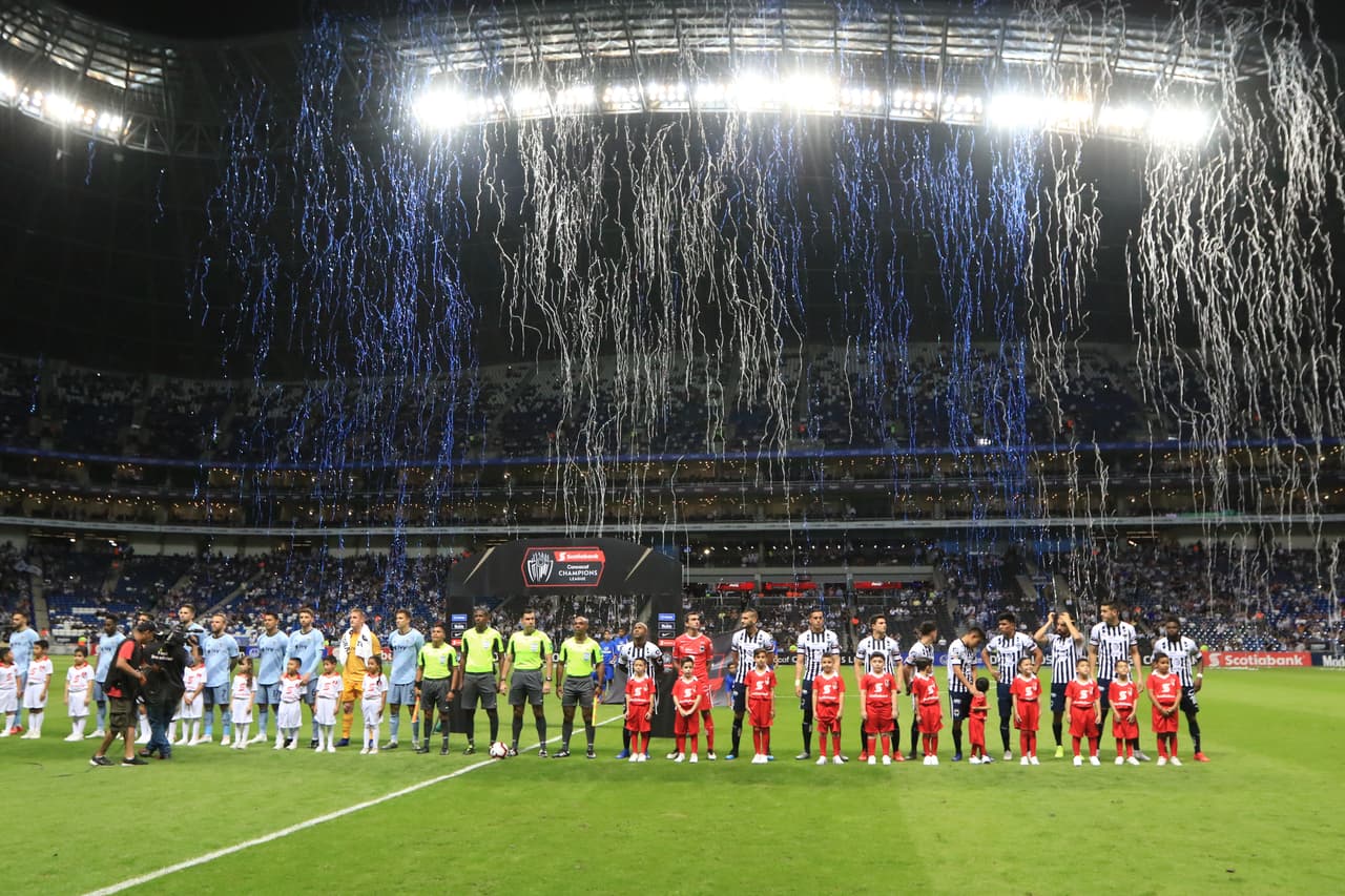 El colorido, el ambiente y la pasión previo al arranque del cotejo Semifinal de la Liga Campeones entre Rayados del Monterrey y el Sporting Kansas City.