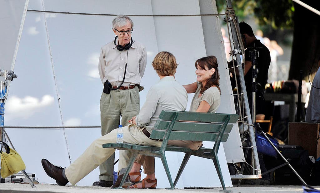 El protagonista de la película es transportado a un universo paralelo donde conoce personajes que sólo encontraba en libros.