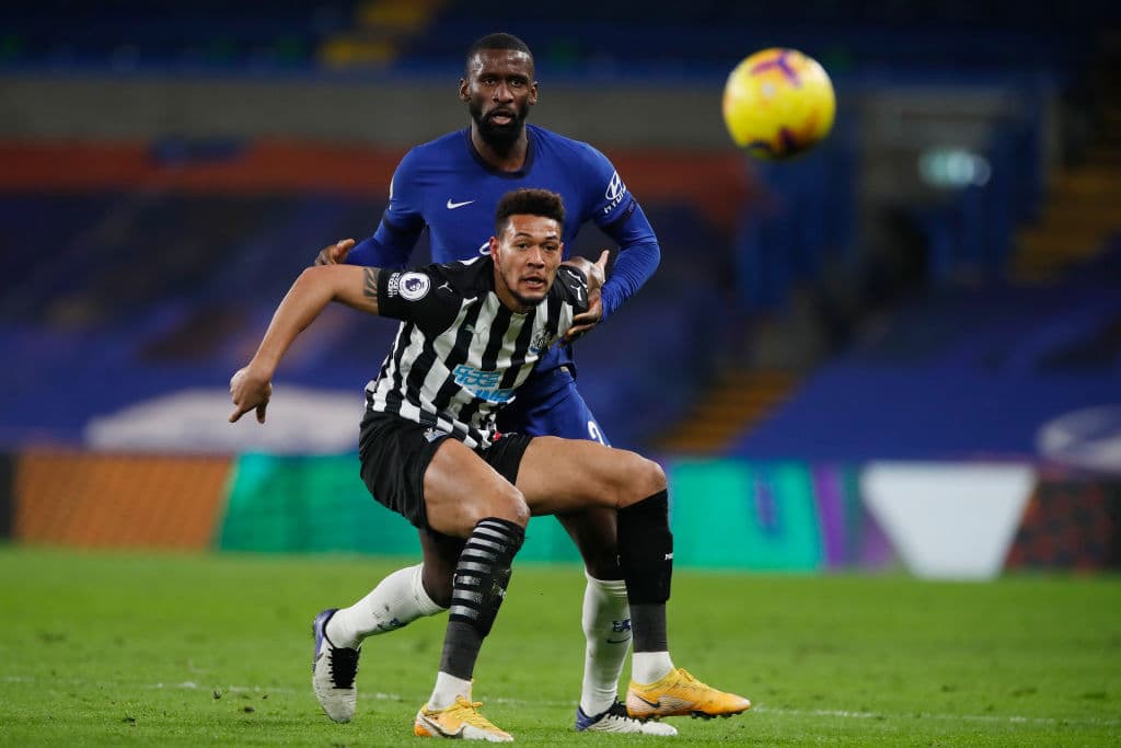 El Chelsea de Tuchel regresa con victoria y derrota 2-0 al Newcastle. Los goles corrieron a cargo de Olivier Giroud y Timo Werner, quien volvió a marcar después de 100 días sin gol y, los 'Blues', se ponen en la lucha por un puesto en la Champions League.