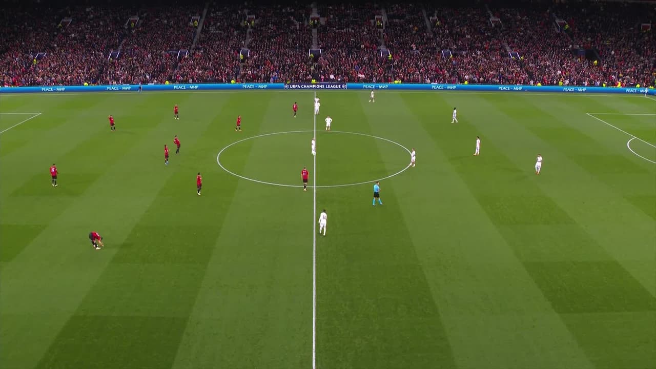 Arranca el partido y la pelota está en juego.