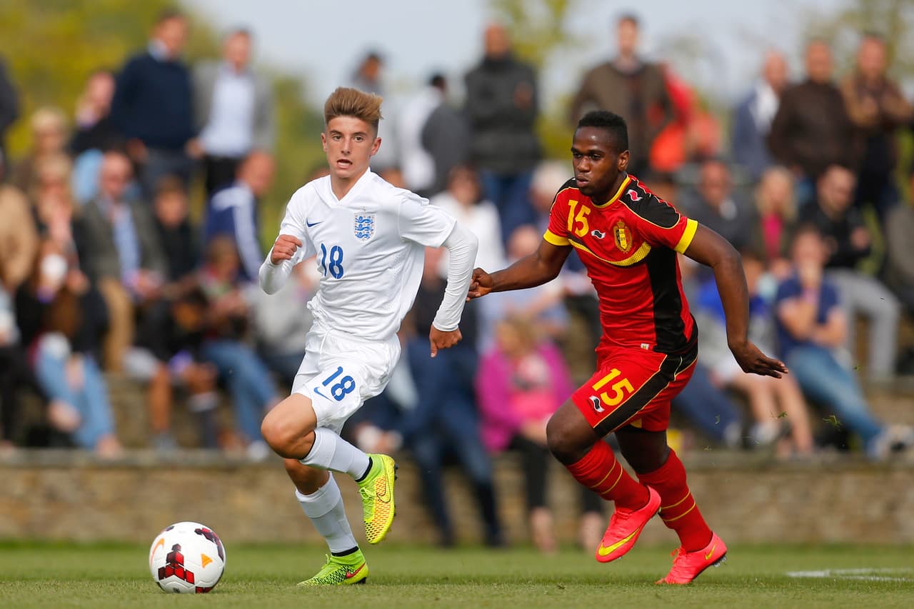 Mason Mount es la gran joya de la cantera del Chelsea. Con 15 años defendió a Inglaterra por primera vez en categoría Sub-16.