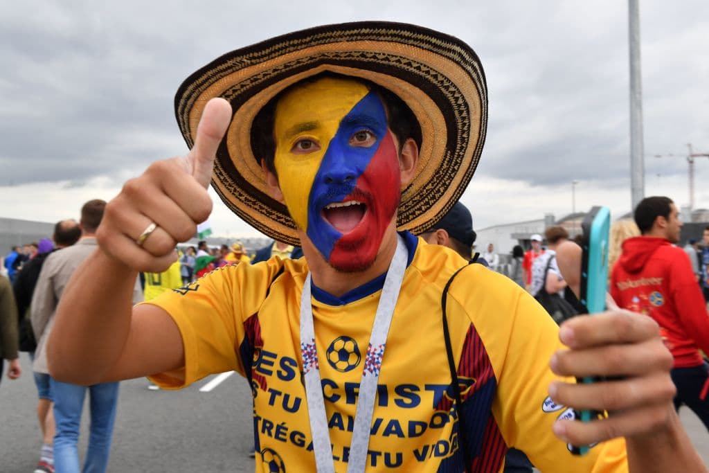Los fanáticos en Moscú prendieron la fiesta del duelo de octavos de final entre Colombia e Inglaterra, con un colorido que marca la definición del último clasificado a cuartos de final en Rusia 2018.