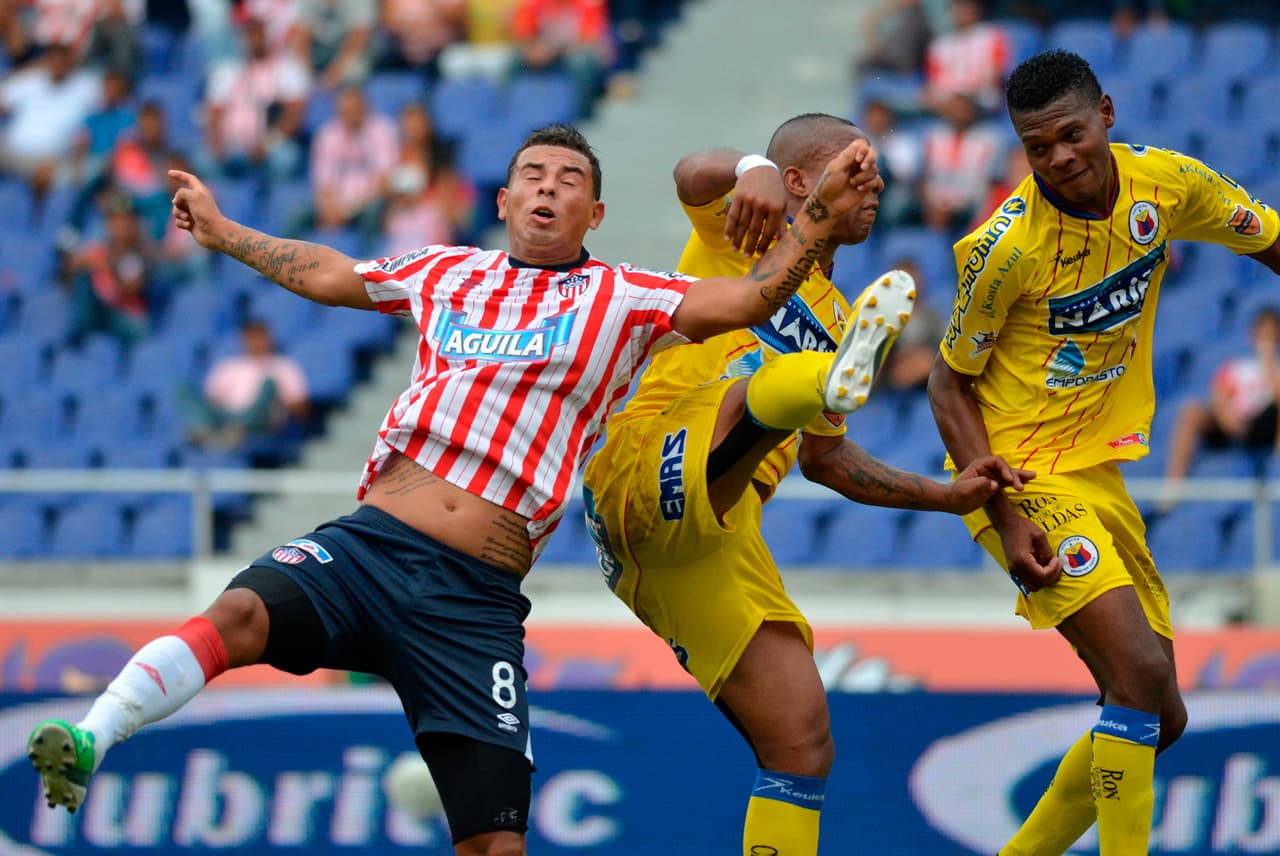 El jugador pasó por varios clubes en su país y la historia de problemas de actitud se repitieron, lo que dilató sus posibilidades de brillar en el fútbol.