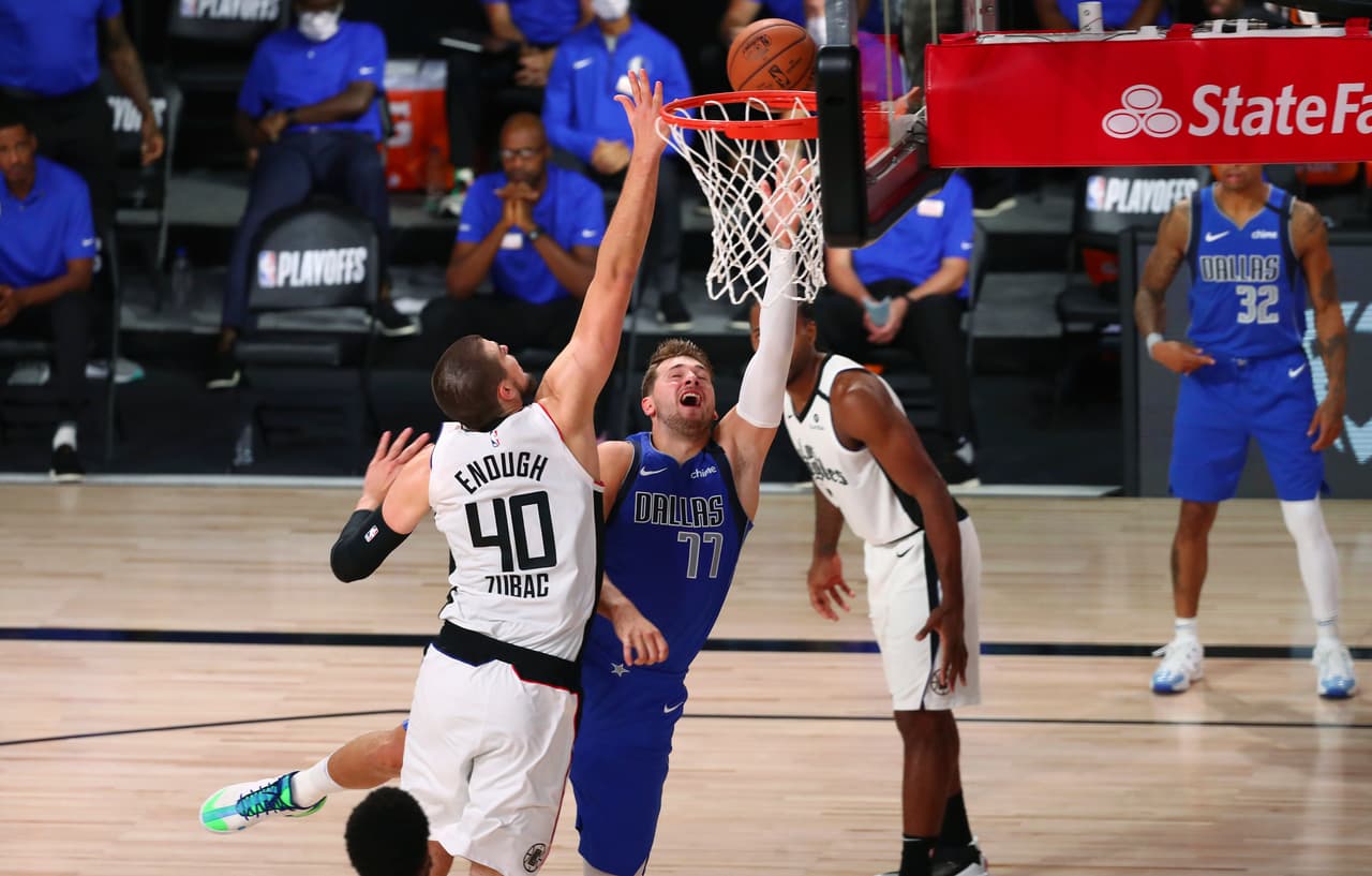 Los Clippers barren 111-154 a los Dallas Mavericks y toman ventaja 3-2 en los Playoffs.