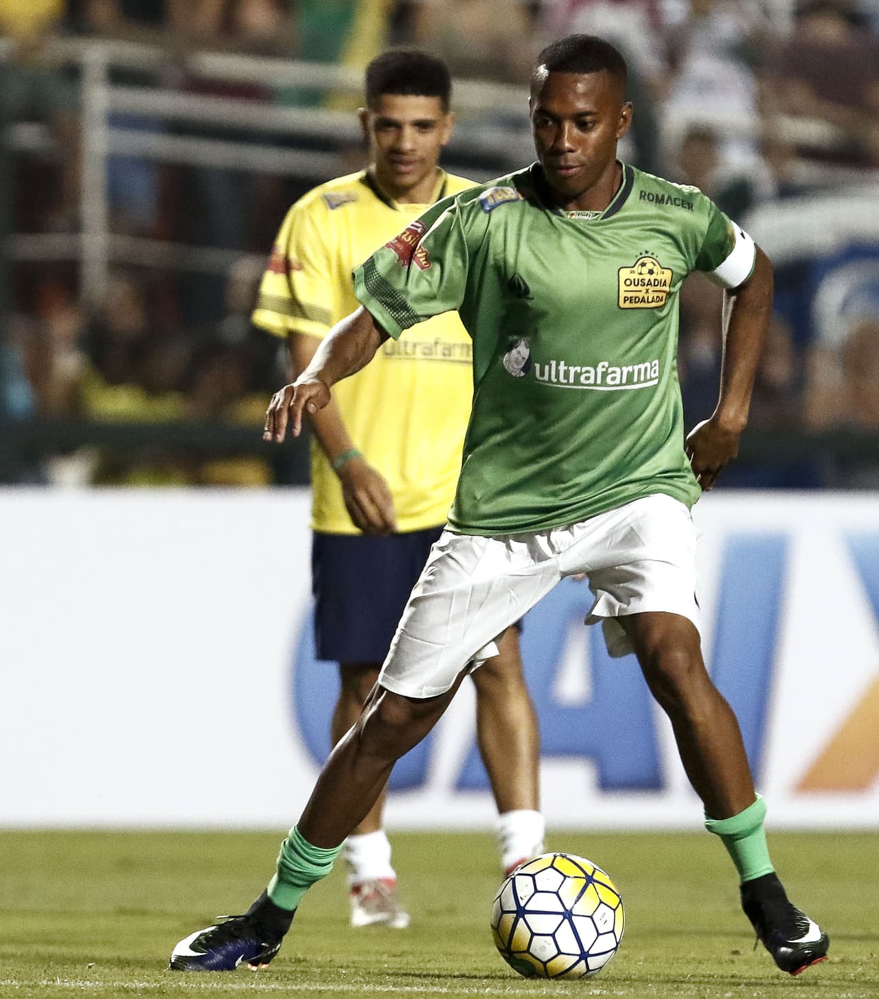 Las dos estrellas, que deleitaron al público con regates vistosos y goles, invitaron al encuentro a otros jugadores de talla internacional como Daniel Alves, Gabriel Jesús, Lucas Lima, Kaká o Julio Baptista, estos dos últimos exjugadores del Real Madrid, al igual que su compatriota Robinho.