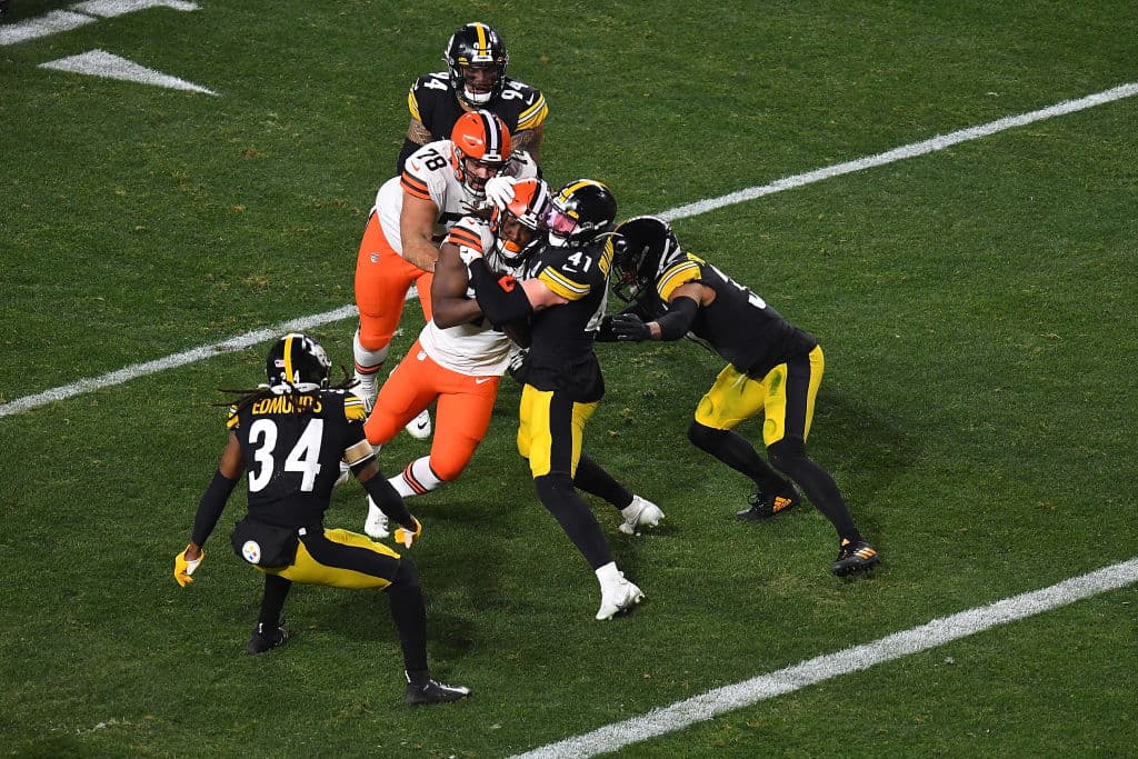 En un partido prácticamente perfecto de Baker Mayfield, Los Browns logran imponerse a los Steelers 48-37 en Pittsburgh.