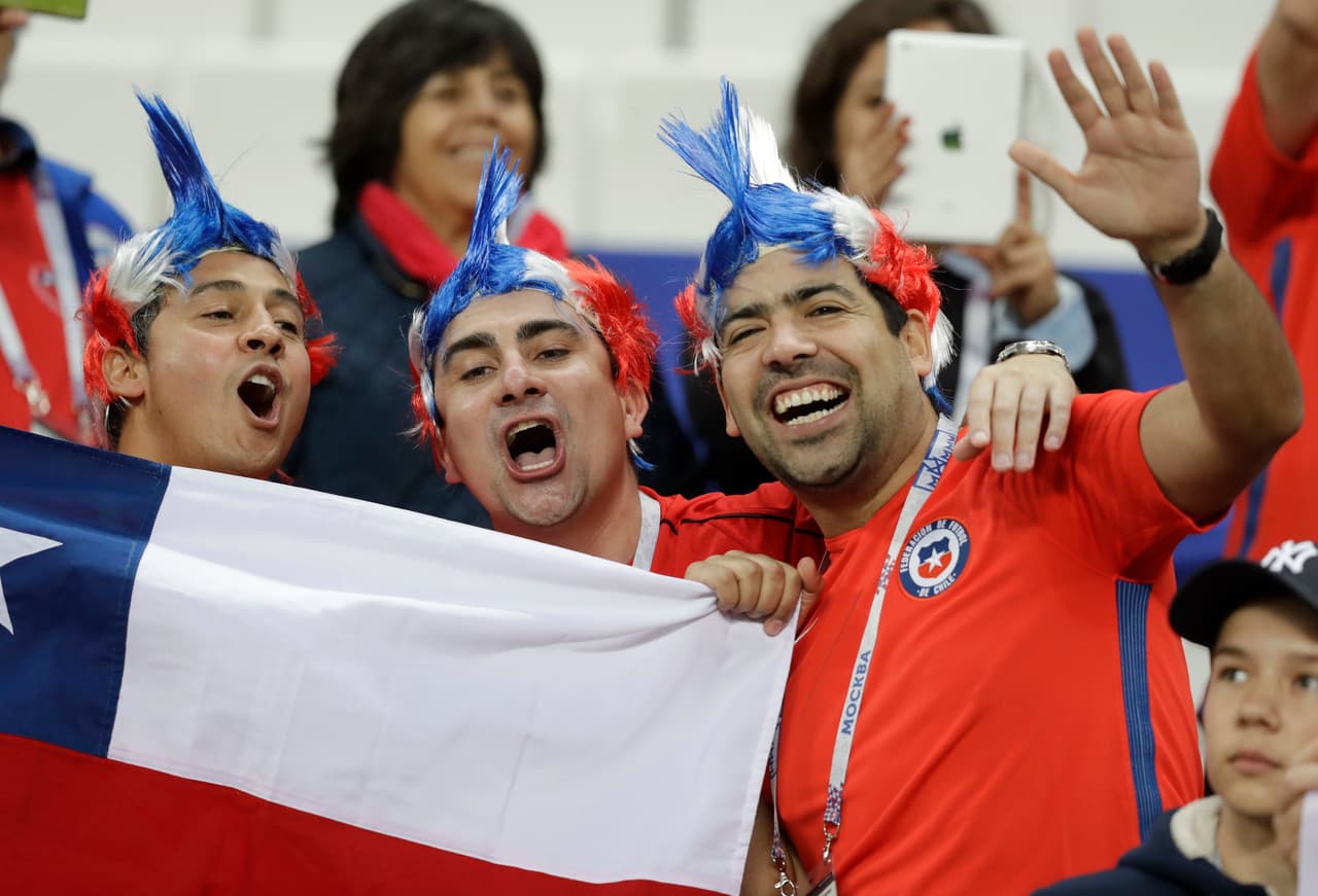 Por otro lado, la fanaticada chilena fue la gran protagonista de la fiesta que se vivió en las tribunas del Kazan Arena para el partido entre Chile y Alemania que acabó con empate 1-1