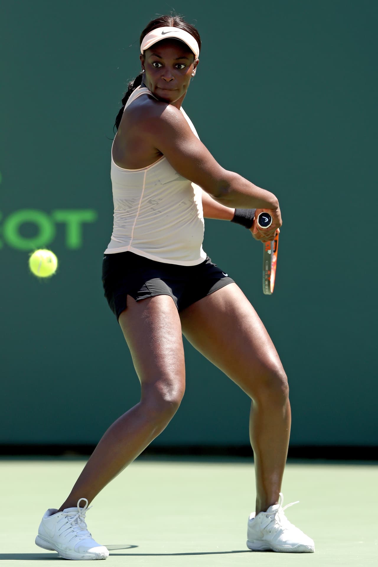 La estadounidense Sloane Stephens, de 25 años, ha sorprendido en Miami Open y su parecido físico con Serena Williams ha llamado la atención por su potencia y agresividad.