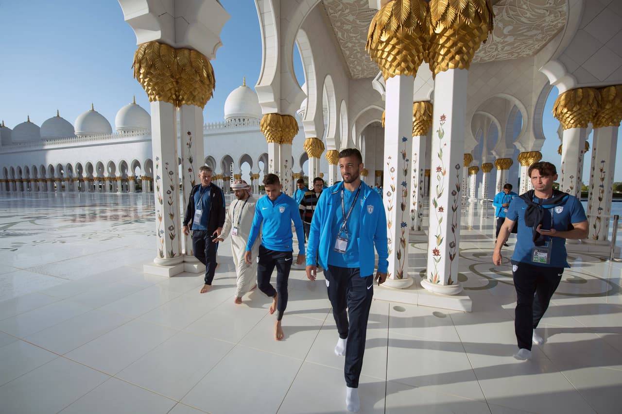 Los jugadores de Pachuca aprovecharon su presencia en Emiratos Árabes Unidos, donde se encuentran por el Mundial de Clubes, para visitar la Gran Mezquita de Abu Dhabi, previo a su partido del sábado contra Wydad Casablanca.