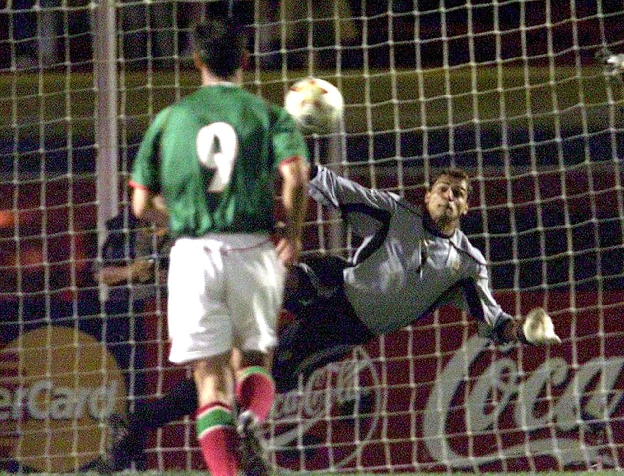 El siguiente duelo que sostuvieron en la justa continental ocurrió en Colombia 2001 durante las semifinales donde la Selección Mexicana se impuso dos goles a uno con un golazo de Jared Borgetti (14’) en una lujosa jugada personal, descuento de Richard Morales (32’) antes del descanso.