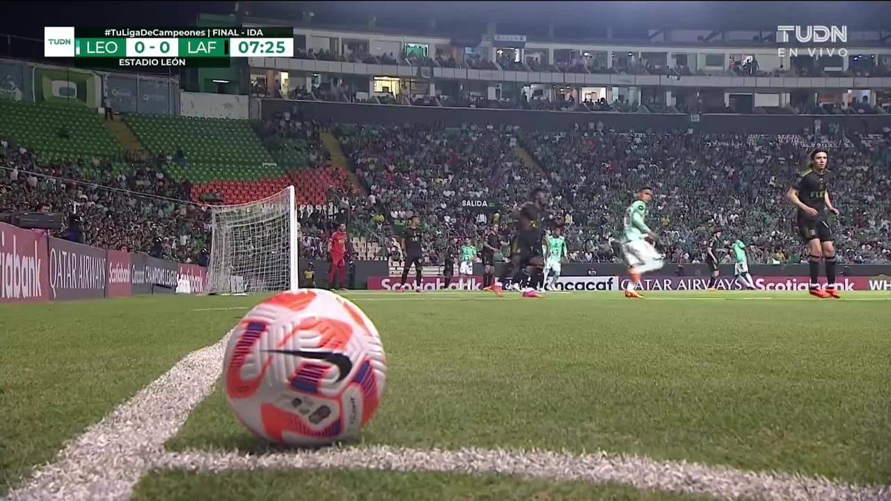 ¡GOL!  anota para León. William Tesillo