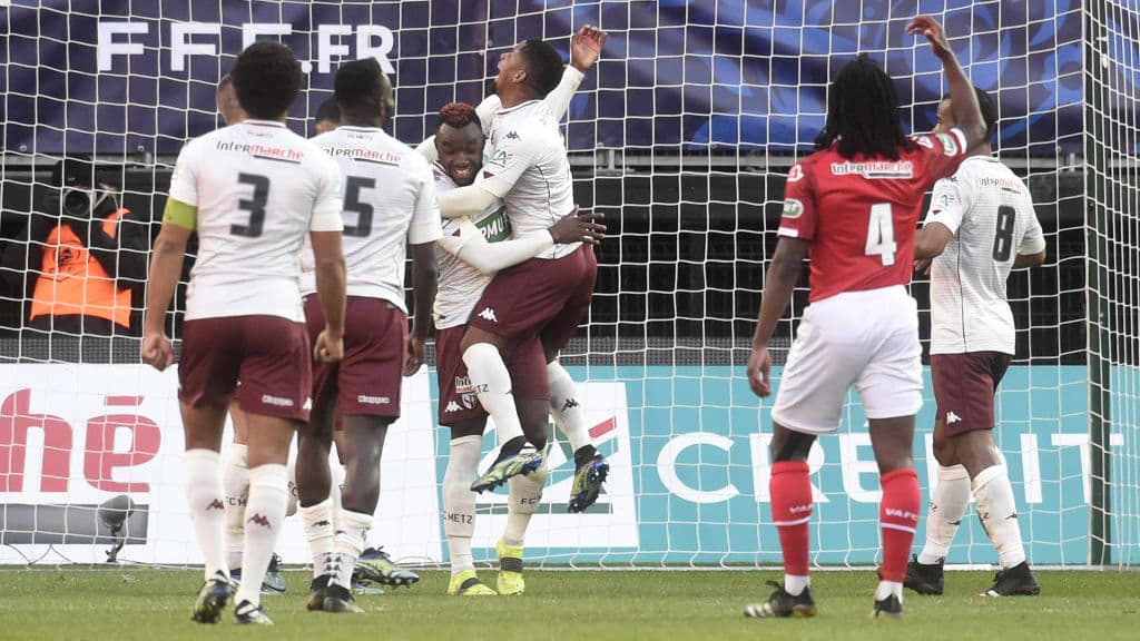 Valenciennes fue goleado por Metz 0-4.