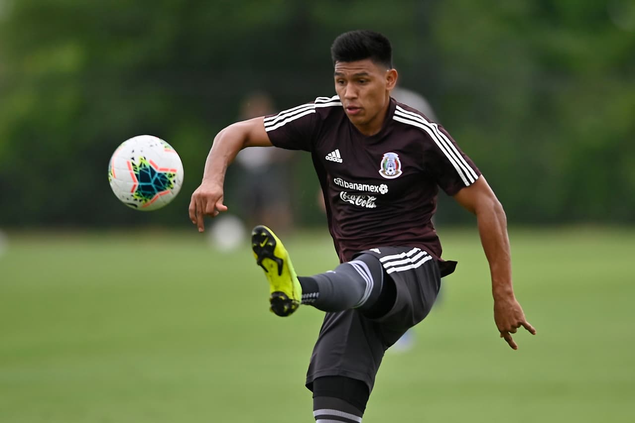 Los integrantes de la Selección Mexicana de fútbol se entrenaron, en medio de una intensa humedad en el ambiente, en las instalaciones del club de la MLS Houston Dynamo de cara a lo que será su importante duelo de los Cuartos de Final de la Copa Oro 2019, que se llevará a cabo este sábado ante Costa Rica. El trabajo duro y el buen ambiente imperaron durante la práctica del Tri.