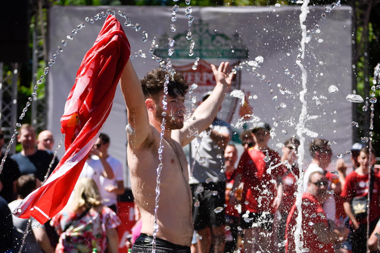Algo de calor también hacía en Kiev, por lo que las fuentes eran un buen lugar para refrescarse.