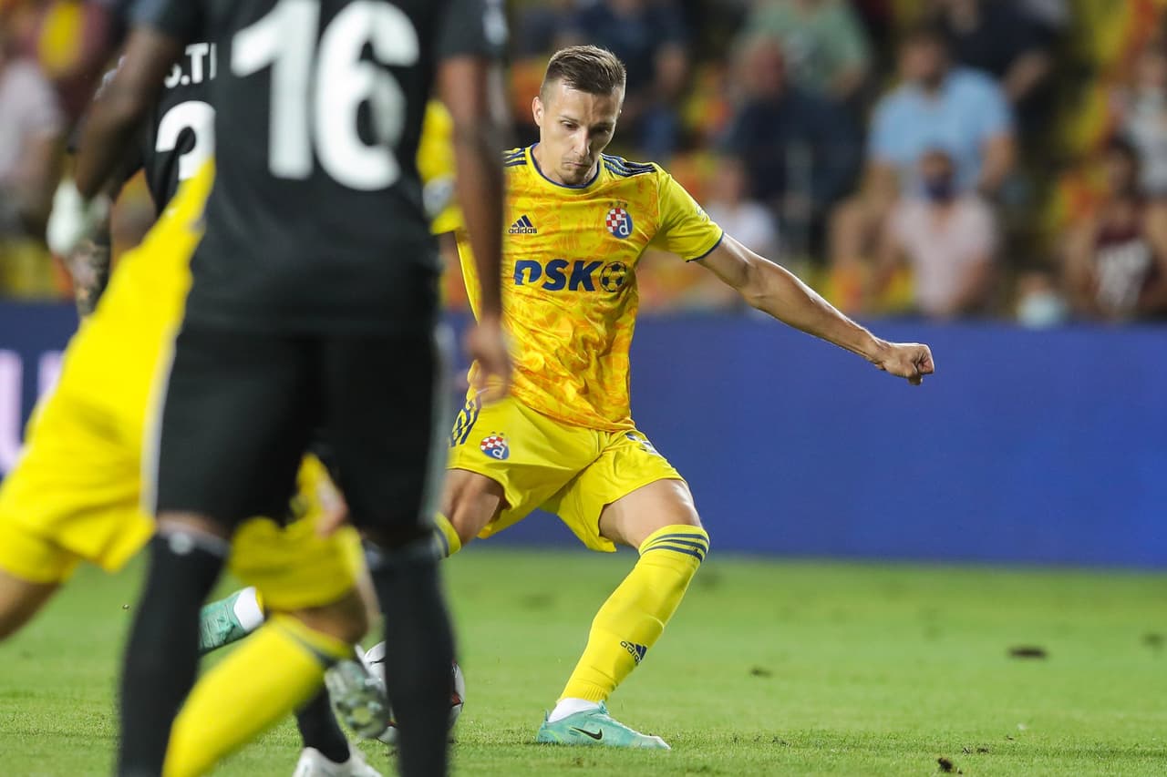 Sheriff Tiraspol golea 3-0 al Dinamo Zagreb con doblete de Adama Traoré y gol de Dimitris Kolovos al minuto 45' durante el partido de ida de las eliminatorias rumbo a la fase de grupos de la UEFA Champions League.