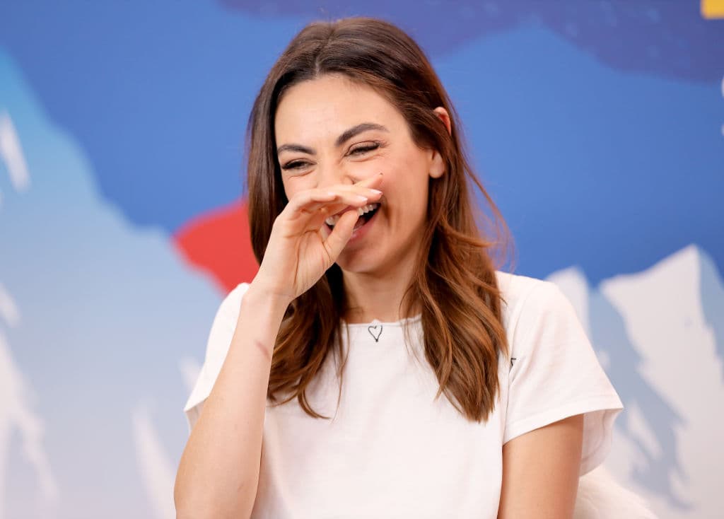 “Ella es muy querida por sus actuaciones cómicas, es carismática y encantadora, juega con confianza y exagerada o frenética y enloquecida con la misma seriedad”, agregó.