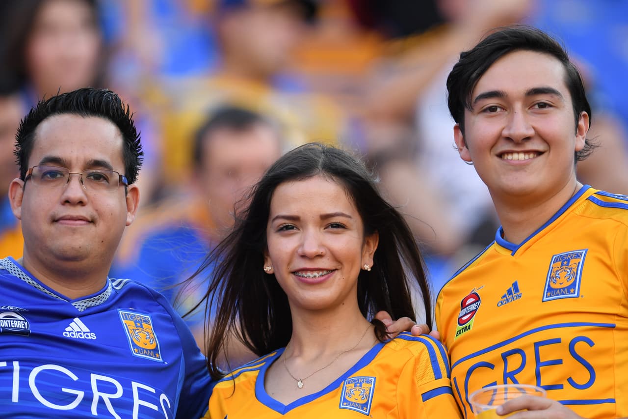 El color de la afición en la Jornada 9