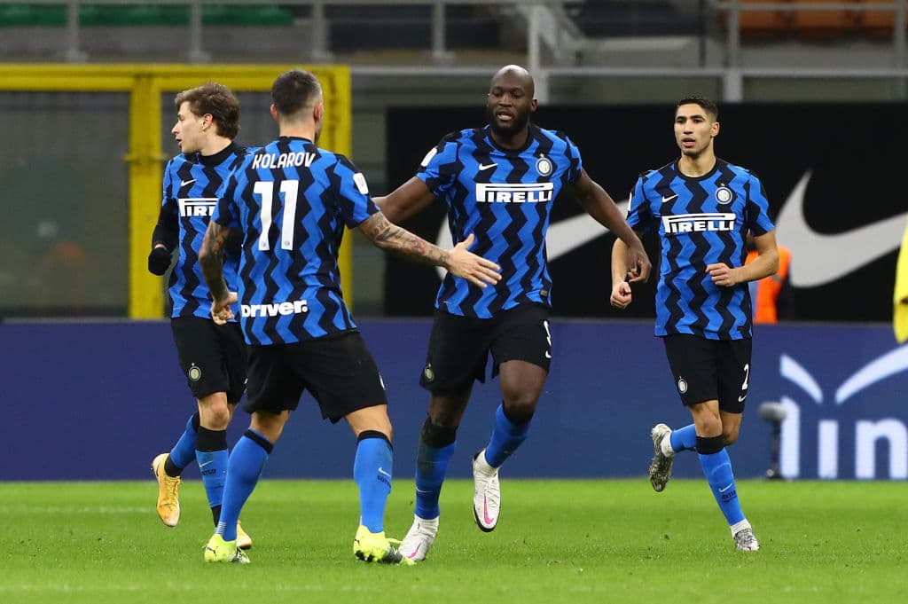 Inter despacha al Milan de la Coppa Italia y avanza a Semis | En un polémico juego en San Siro, los de Conte se impusieron 2-1.