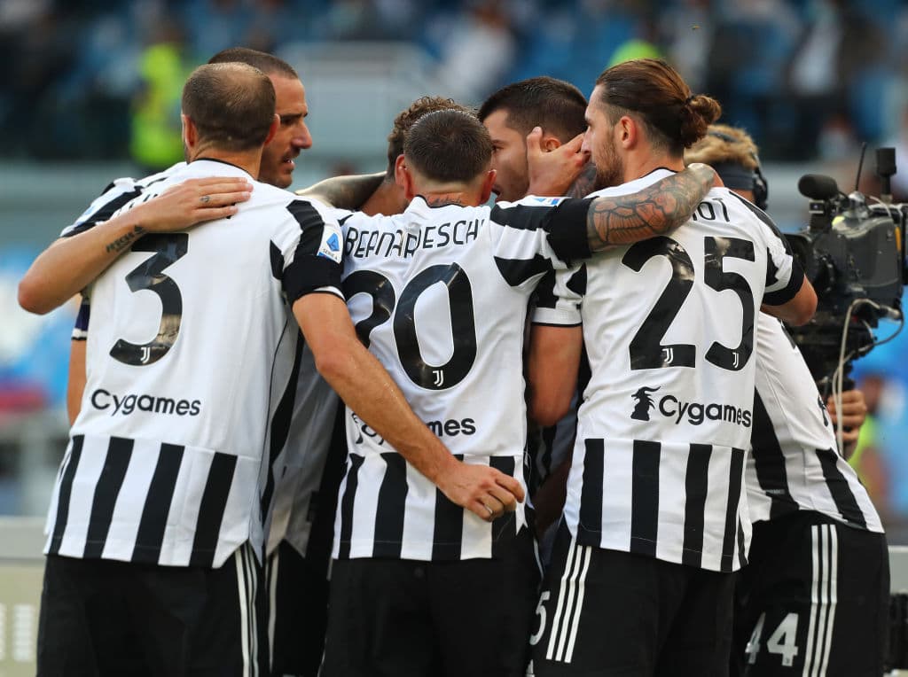 La Juve controló el partido hasta que los errores de Scezny y Mise Kean, el partido se volteó y el Napoli venció 2-1.