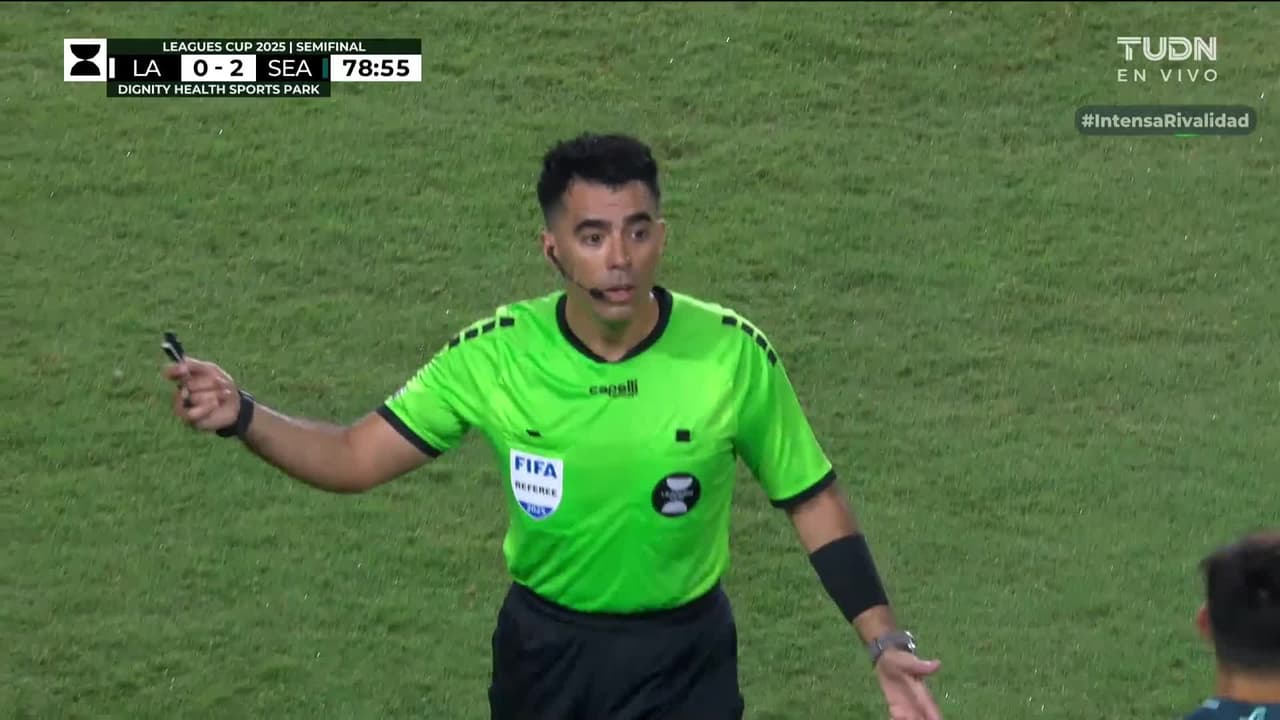 Sounders se queda con 10 tras criminal entrada sobre Fortes