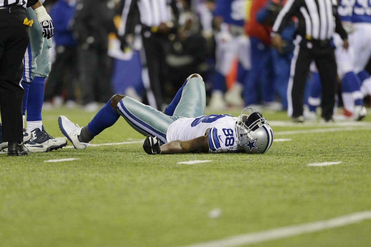 DEZ BRYANT - Una semana antes de perder a Tony Romo, los Cowboys sufrieron la baja de su mejor receptor debido a una fractura en un huezo del pie derecho, un mes fuera pero ya regresó.