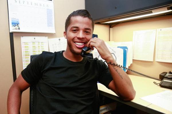 Gio también se divierte filmando una promoción con LA Galaxy para el plan de renovación de abonos para la próxima temporada.