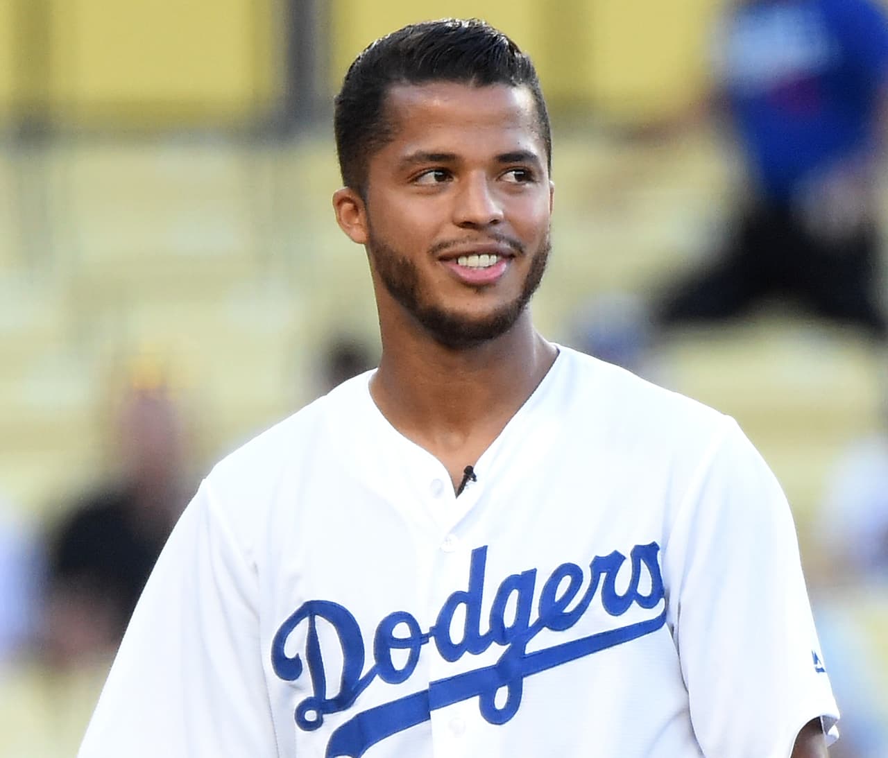 Incluso tuvo el privilegio de entrar al diamante y lanzar unas bolas en la previa al partido.